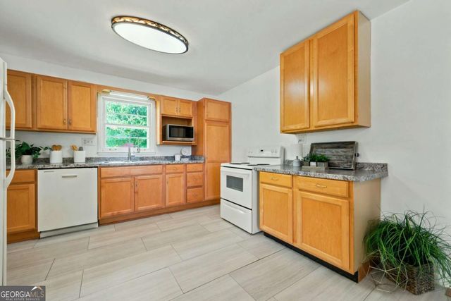 3576 Lakeshore Drive, Smyrna, GA 30082