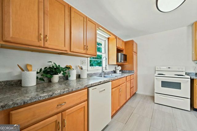 3576 Lakeshore Drive, Smyrna, GA 30082