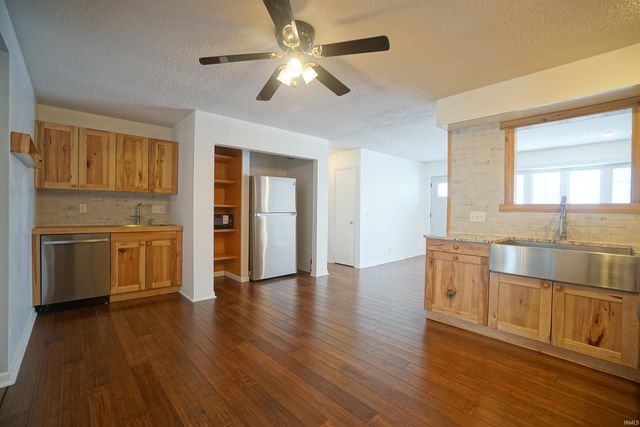 3844 E 400 N., Warsaw, IN 46582