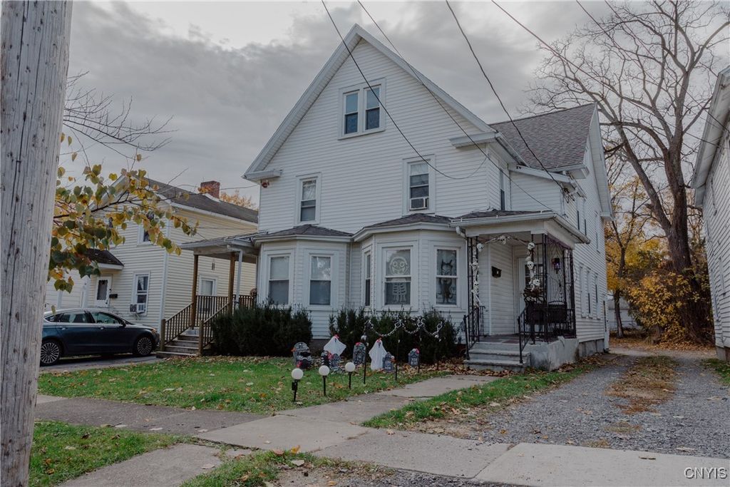 8 Grove Street, Geneva City, NY 14456