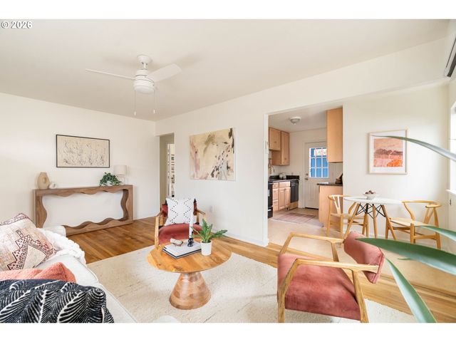 8609 Se FLAVEL St, Portland, OR 97266