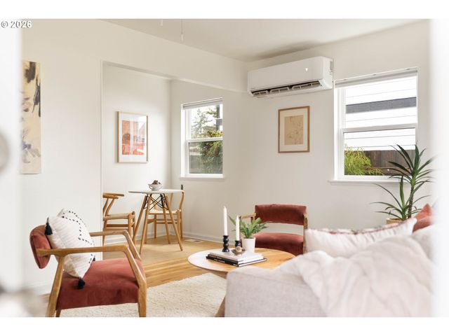 8609 Se FLAVEL St, Portland, OR 97266