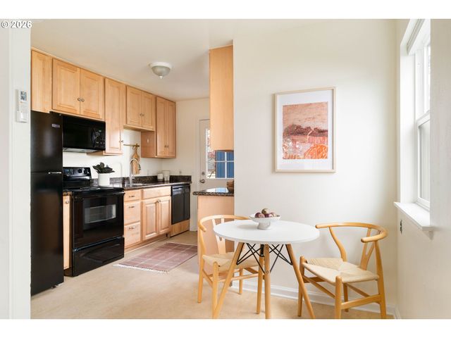 8609 Se FLAVEL St, Portland, OR 97266