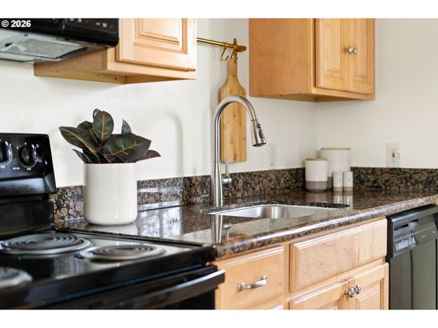 8609 Se FLAVEL St, Portland, OR 97266