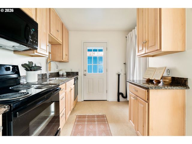 8609 Se FLAVEL St, Portland, OR 97266