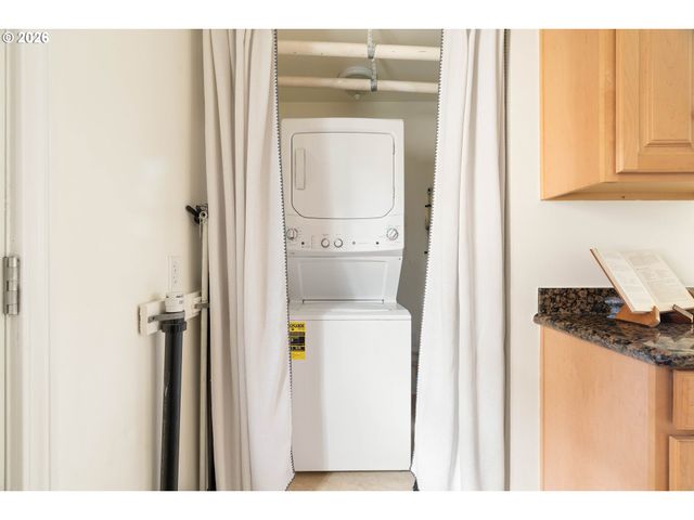 8609 Se FLAVEL St, Portland, OR 97266