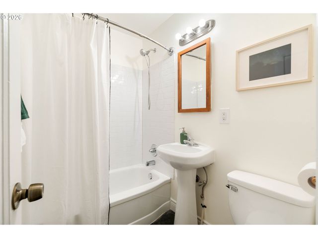 8609 Se FLAVEL St, Portland, OR 97266