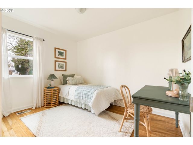 8609 Se FLAVEL St, Portland, OR 97266