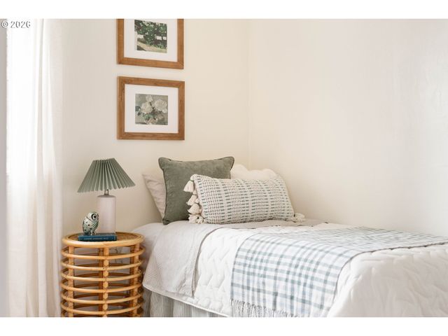 8609 Se FLAVEL St, Portland, OR 97266