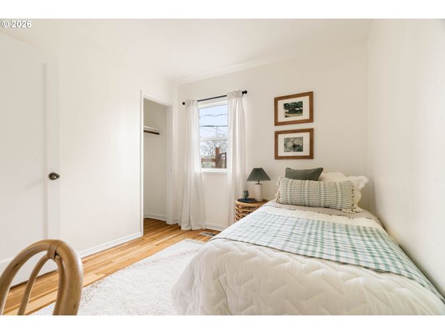 8609 Se FLAVEL St, Portland, OR 97266