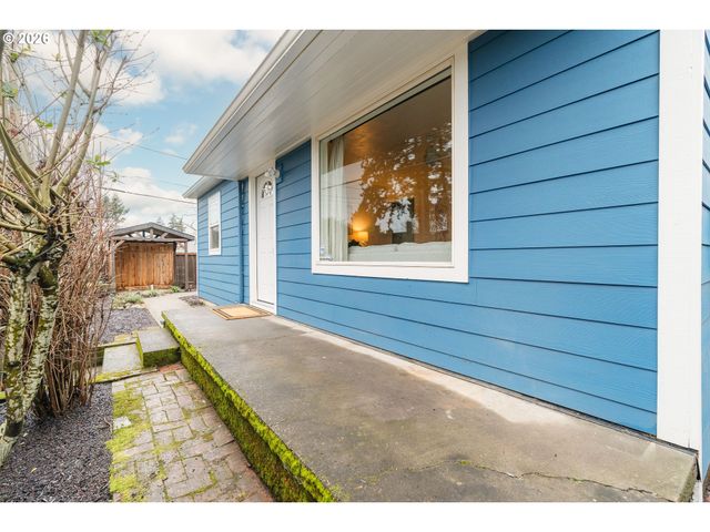 8609 Se FLAVEL St, Portland, OR 97266