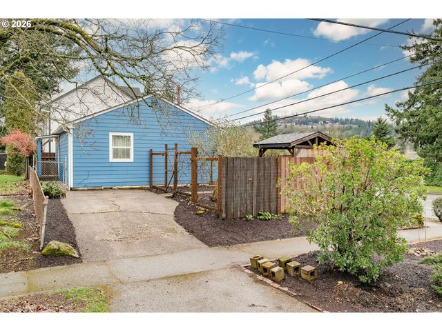 8609 Se FLAVEL St, Portland, OR 97266