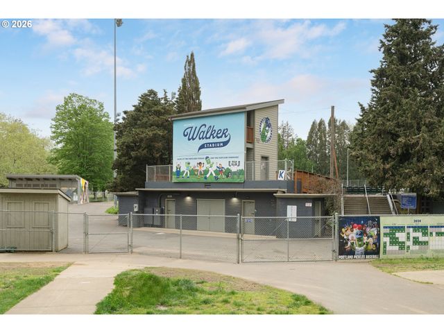 8609 Se FLAVEL St, Portland, OR 97266