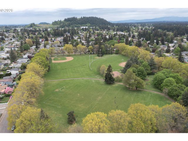 8609 Se FLAVEL St, Portland, OR 97266