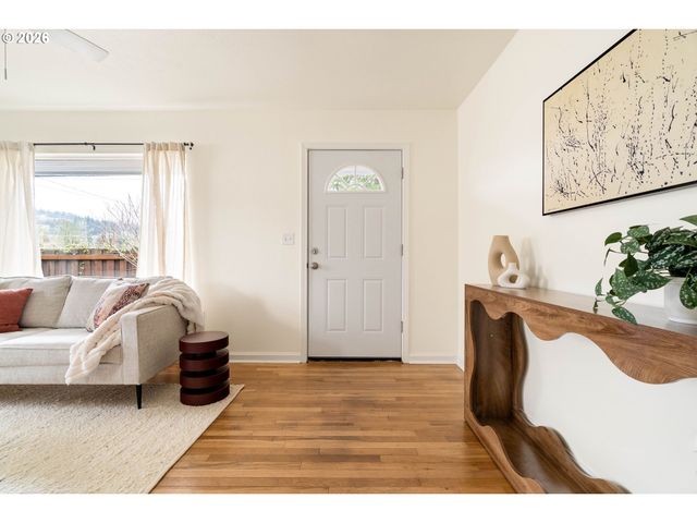 8609 Se FLAVEL St, Portland, OR 97266