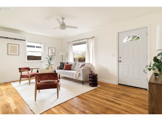 8609 Se FLAVEL St, Portland, OR 97266