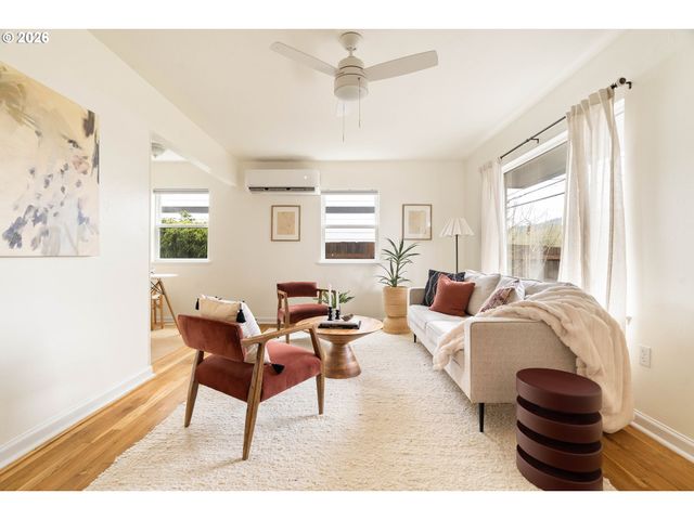 8609 Se FLAVEL St, Portland, OR 97266