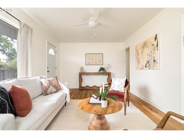 8609 Se FLAVEL St, Portland, OR 97266