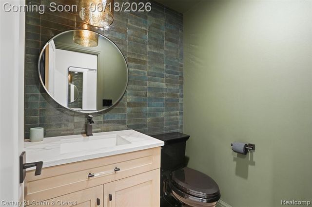 42149 Crestview Circle, Northville, MI 48168