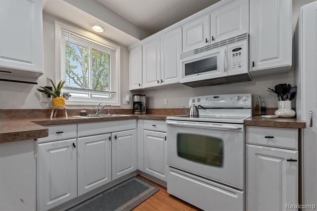 22127 Marter Road, Saint Clair Shores, MI 48080