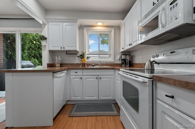 22127 Marter Road, Saint Clair Shores, MI 48080