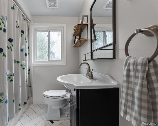 22127 Marter Road, Saint Clair Shores, MI 48080