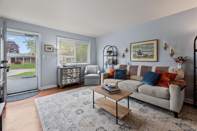 22127 Marter Road, Saint Clair Shores, MI 48080