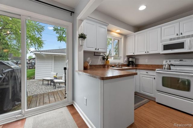 22127 Marter Road, Saint Clair Shores, MI 48080