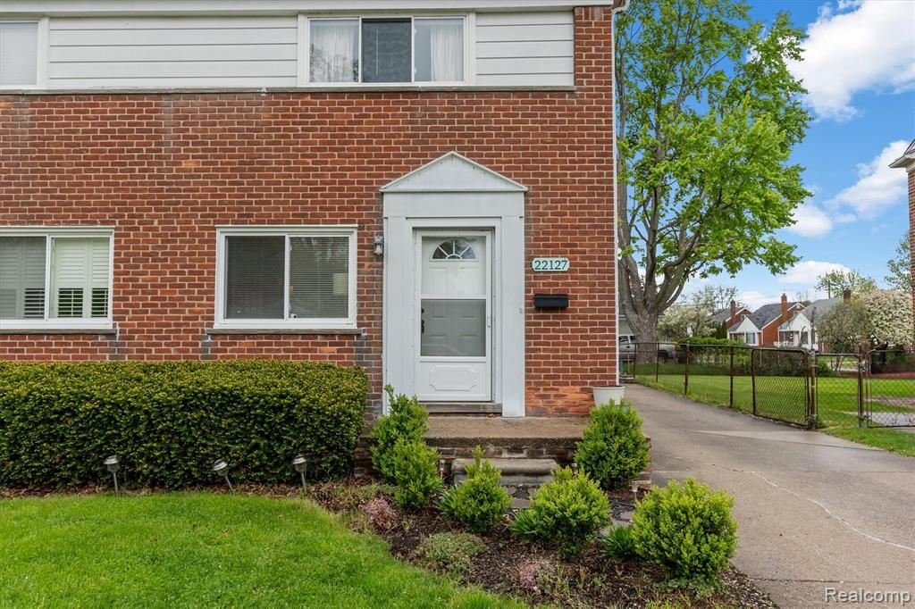 22127 Marter Road, Saint Clair Shores, MI 48080