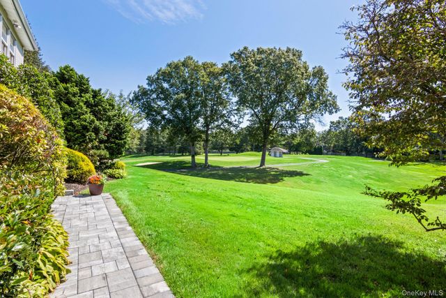 77 The Woods, Commack, NY 11725