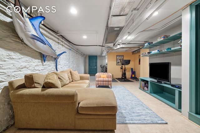 577 4th Street, New York City, NY 11215