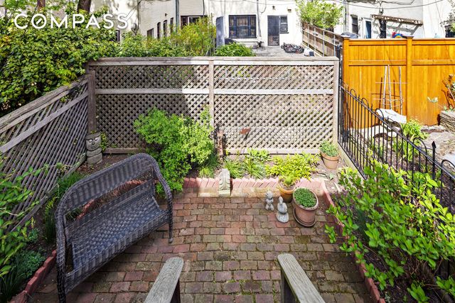 577 4th Street, New York City, NY 11215