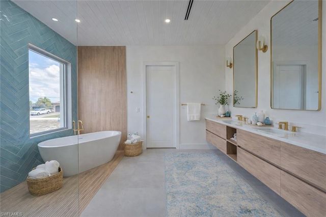 816 NW 39th AVE, Cape Coral, FL 33993