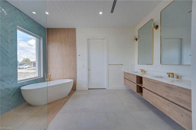 816 NW 39th AVE, Cape Coral, FL 33993