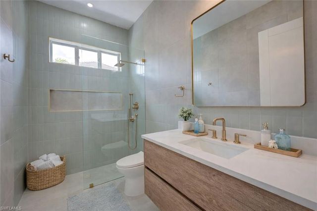 816 NW 39th AVE, Cape Coral, FL 33993