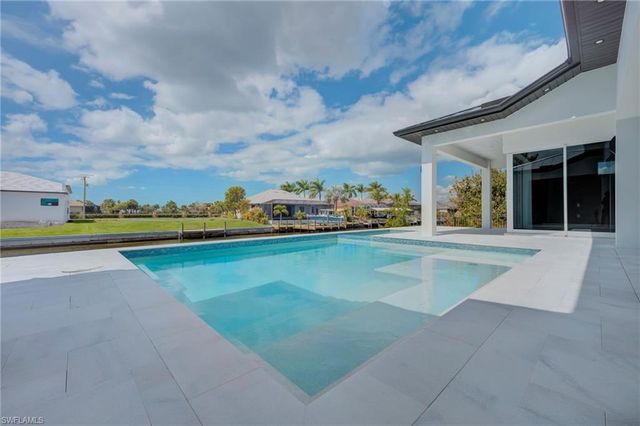 816 NW 39th AVE, Cape Coral, FL 33993