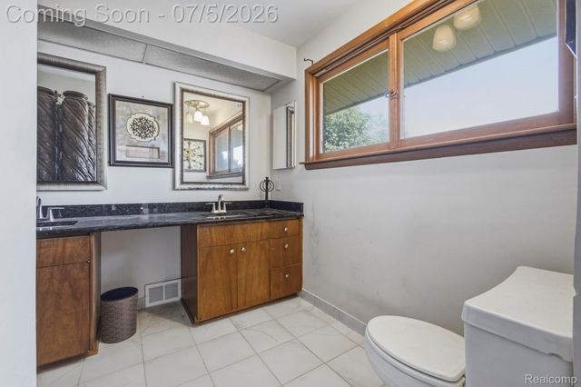 46 W Breitmeyer Place, Mt. Clemens, MI 48043