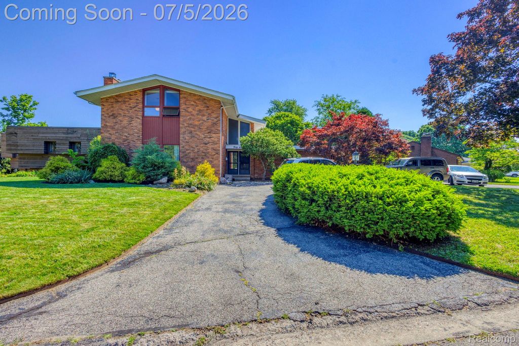 46 W Breitmeyer Place, Mt. Clemens, MI 48043