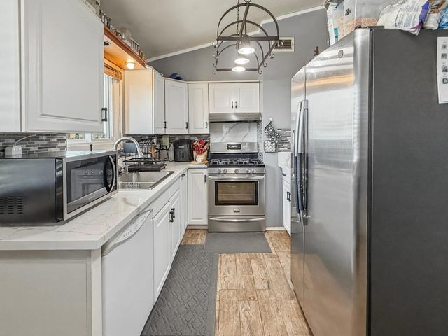 374 Crystal Drive, San Jacinto, CA 92583
