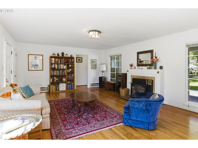 9009 Sw 36TH Ave, Portland, OR 97219
