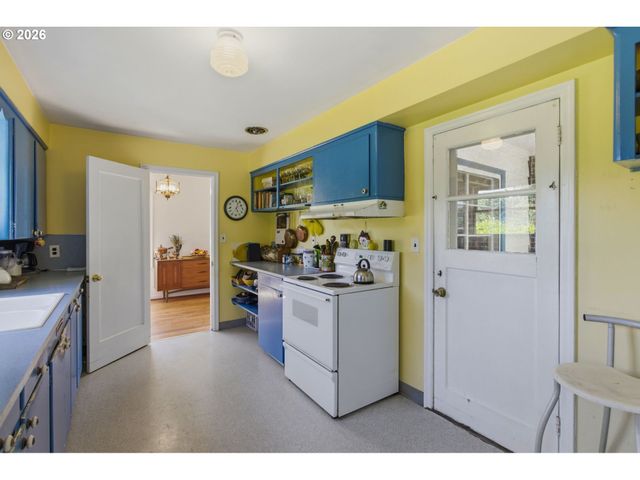 9009 Sw 36TH Ave, Portland, OR 97219