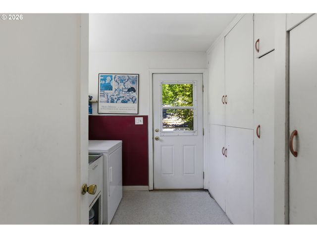 9009 Sw 36TH Ave, Portland, OR 97219