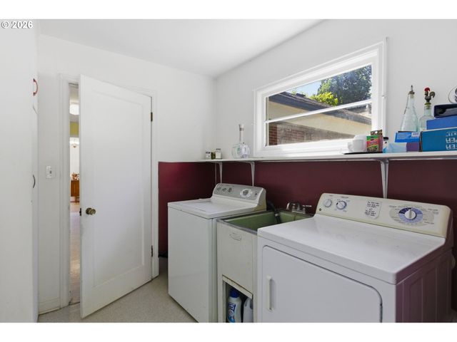 9009 Sw 36TH Ave, Portland, OR 97219