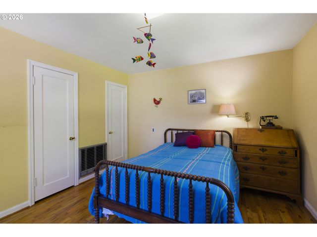 9009 Sw 36TH Ave, Portland, OR 97219