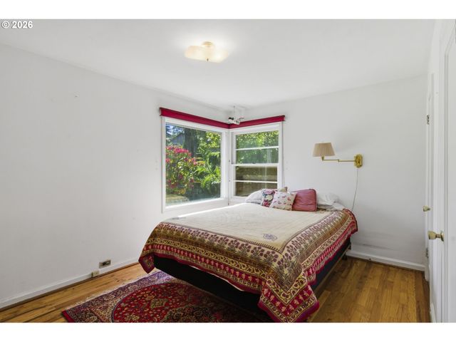 9009 Sw 36TH Ave, Portland, OR 97219