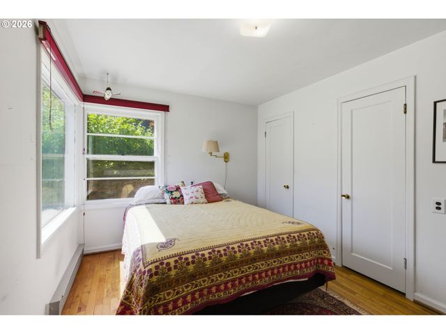 9009 Sw 36TH Ave, Portland, OR 97219
