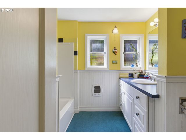 9009 Sw 36TH Ave, Portland, OR 97219