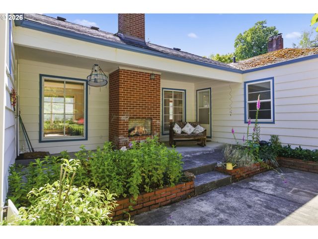 9009 Sw 36TH Ave, Portland, OR 97219