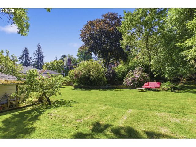 9009 Sw 36TH Ave, Portland, OR 97219