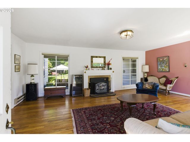 9009 Sw 36TH Ave, Portland, OR 97219